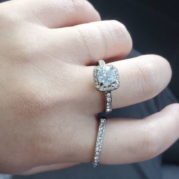 New 3.2 CT Cushion Cut Halo White Sapphire 14k White Gold Plated Bridal Ring Set - Picture 10 of 14